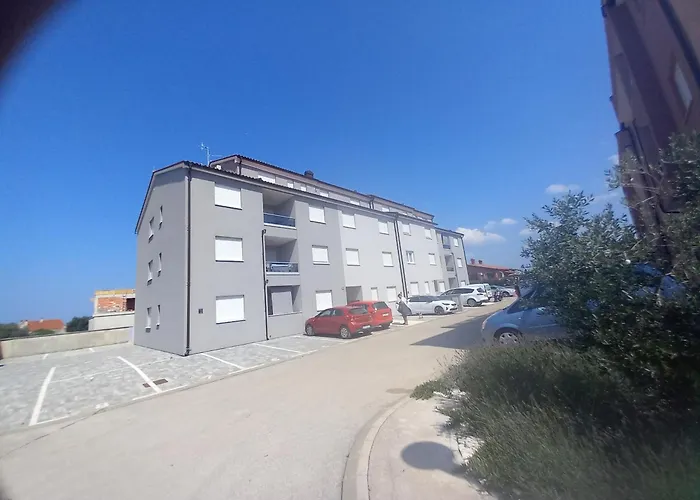 Apartament Dina *