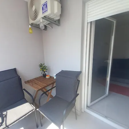 Апартаменты Dina Перой